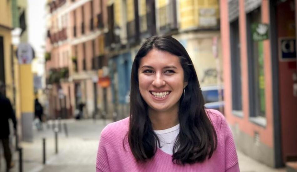 Emma Shpiz standing on a colorful cobblestone street in Madrid.