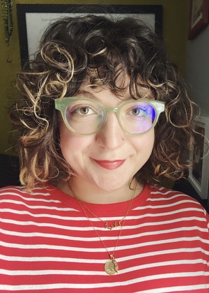 A headshot of Nadia Karizat