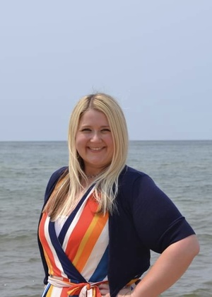 Krista Tigay in front of the ocean.