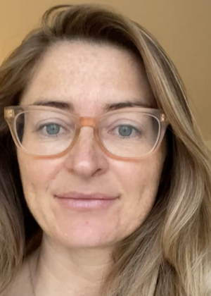 A headshot of Lara Pierce