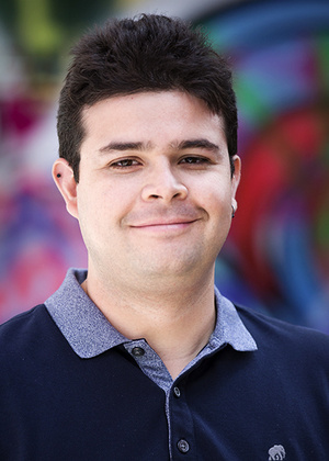 A headshot of Daniel Romero