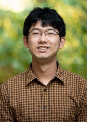 A headshot of Zhewei Song