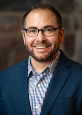 Headshot of Oliver Haimson.